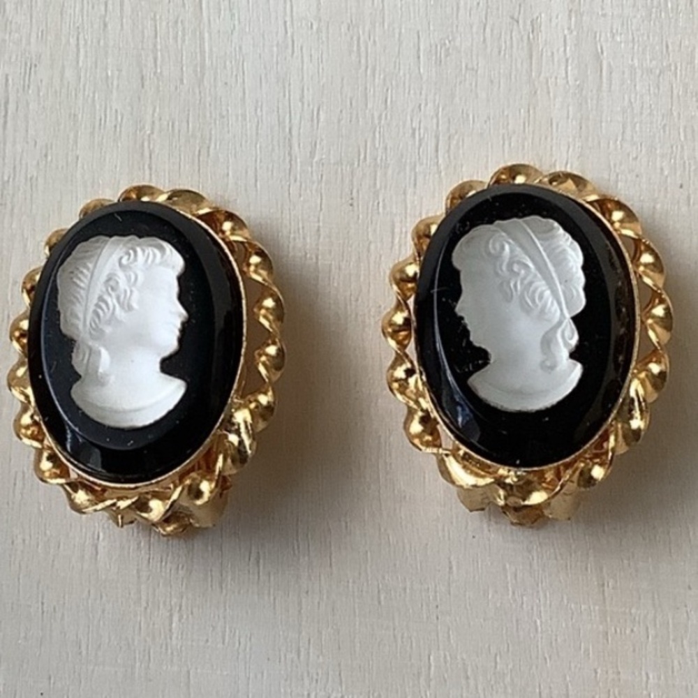 new vintage black cameo earrings (clip on)